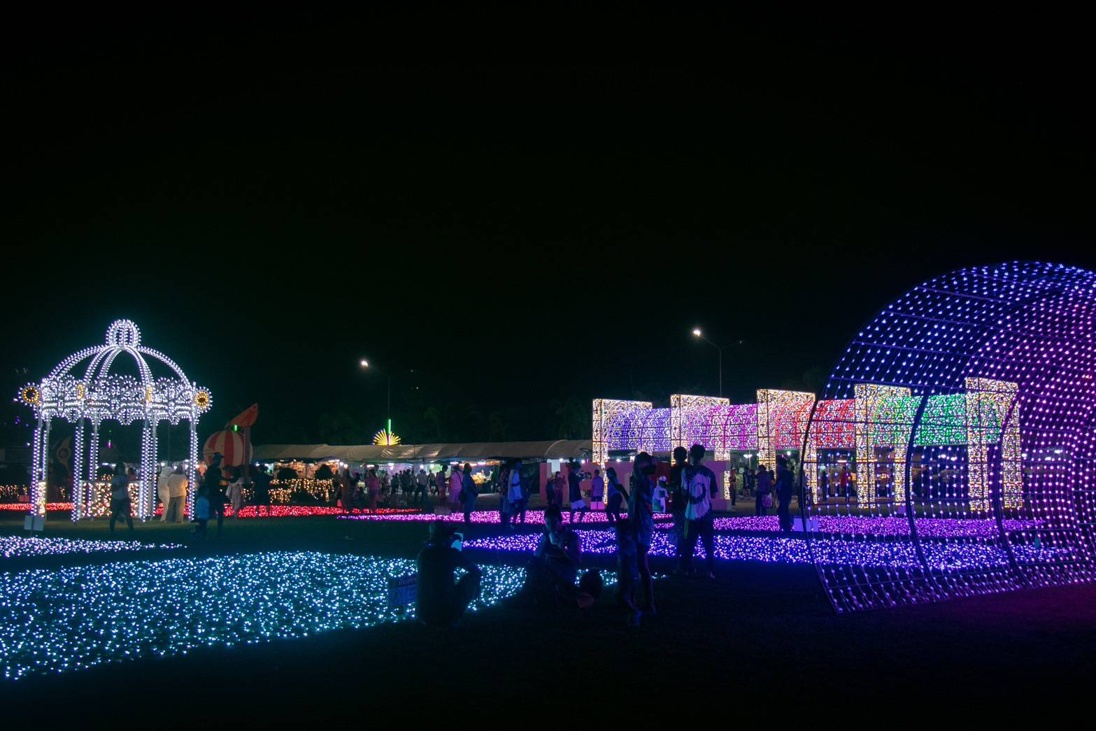 อลังการไฟล้านดวง งานเกษตรแฟร์ ม.ทักษิณเมืองลุง