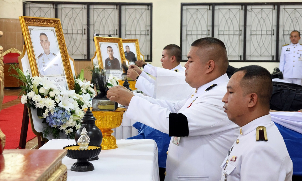 ในหลวงพระราชทานน้ำหลวงอาบศพ 3 ทหารพรานกล้า ผู้พลีชีพเหตุรุนแรงนราธิวาส
