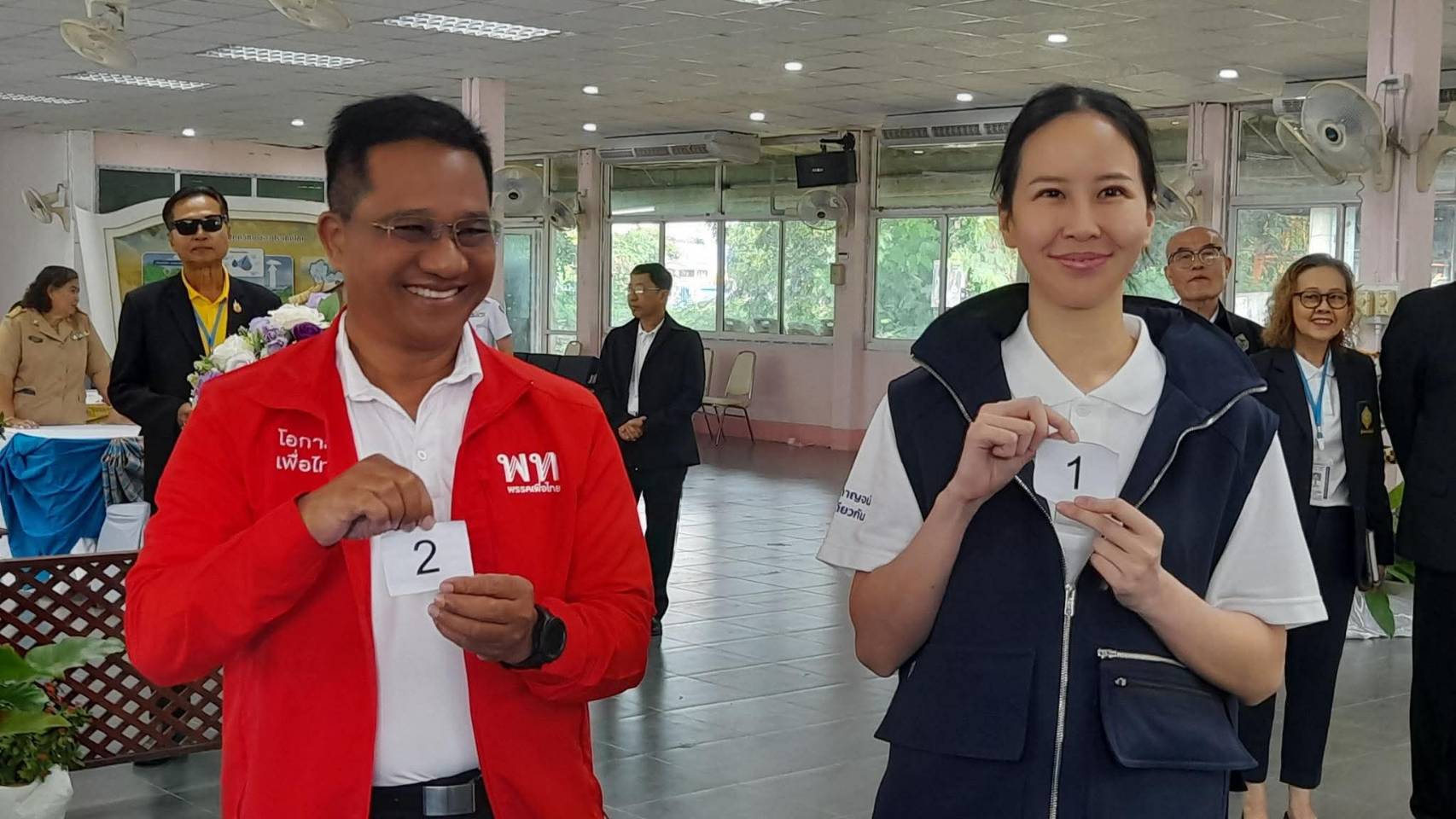 จับหมายเลขศึกเลือกตั้งซ่อมกาญจน์ เขต 4 เดือด! “น้องดรีม” ได้เบอร์ 1 ปะทะ “บิ๊กชิน” เบอร์ 2 พรรคใหญ่ชนกันไฟแลบ สะเทือนเวทีการเมืองไทย
