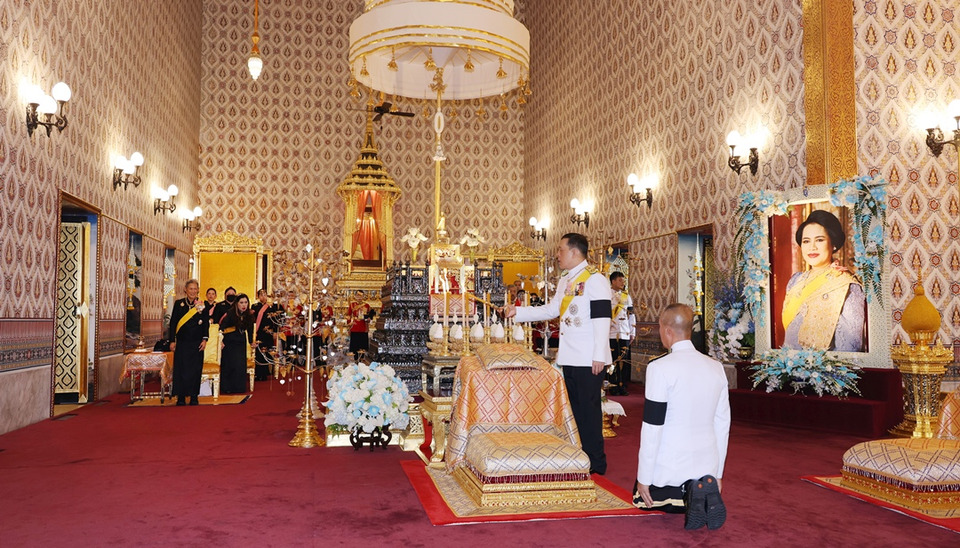 ในหลวง-พระราชินี เสด็จฯไปทรงบำเพ็ญพระราชกุศลสัตตมวาร  7 วัน ถวายพระบรมศพ สมเด็จพระพันปีหลวง