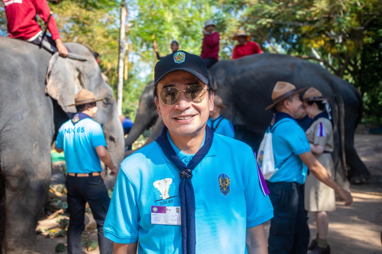 วปอ 65 จัดเลี้ยงโต๊ะจีนช่วยช้างอิ่มท้อง พี่น้องเกษตรกรสุขใจ ตามโครงการช่วยเหลือปชช.และเกษตรกรกลุ่มผู้เลี้ยง