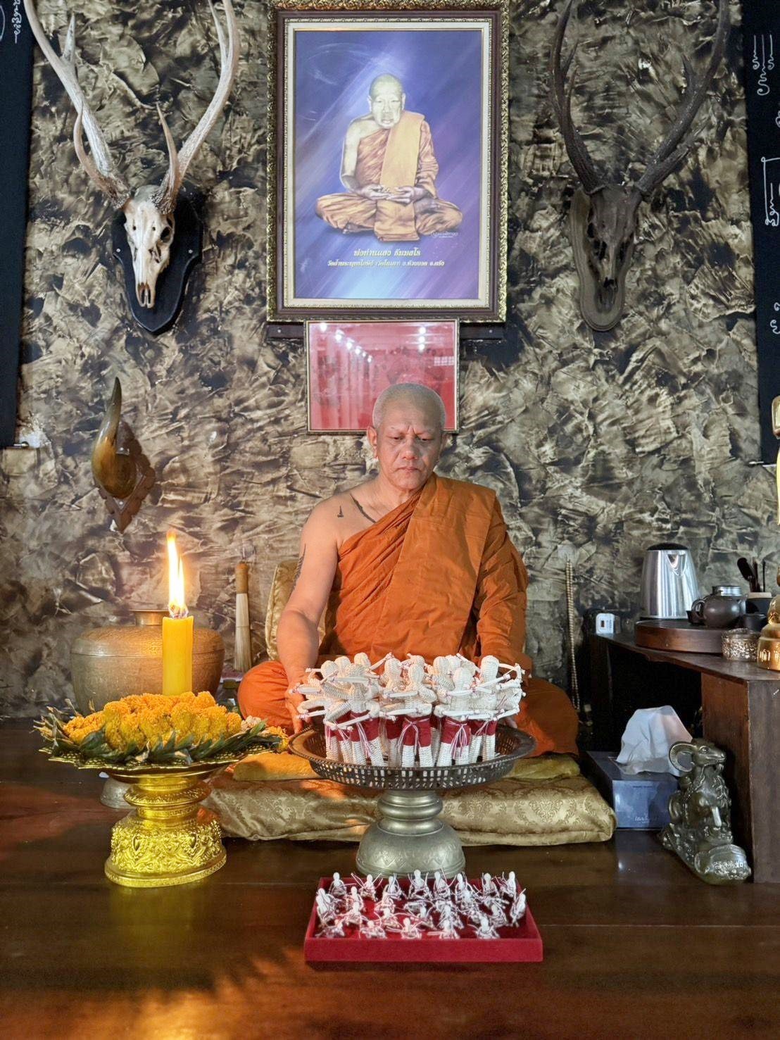 สายมูห้ามพลาด! “หุ่นพยนต์ พ่อเพรชปราบ" แห่งสายใต้ ถือฤกษ์ “เสาร์ห้า” ทำพิธีปลุกเสกสุดขลัง