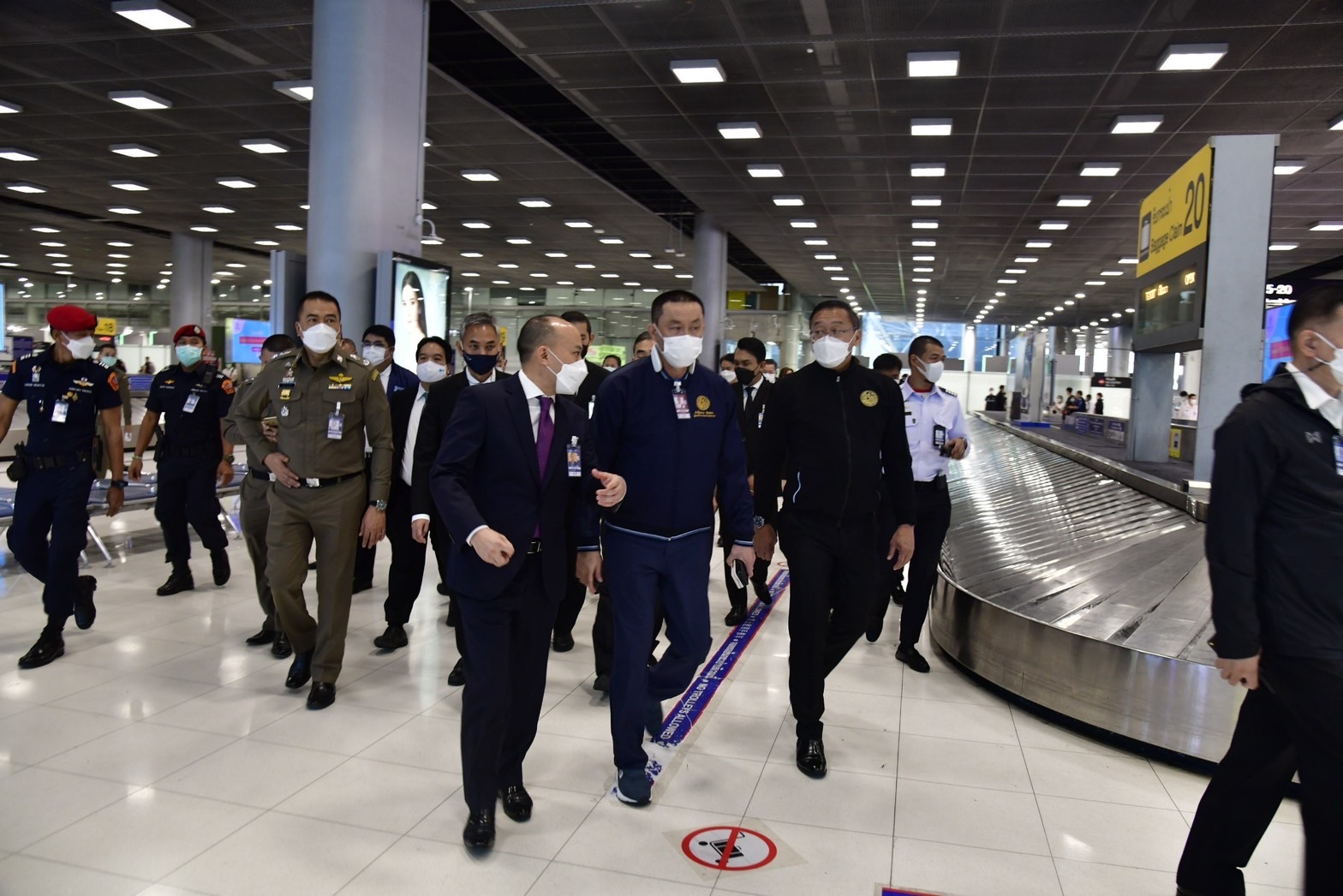 'ศักดิ์สยาม'ตรวจความพร้อมในโอกาสที่ประเทศไทยเป็นเจ้าภาพจัดประชุมเอเปค ณ ท่าอากาศยานสุวรรณภูมิ