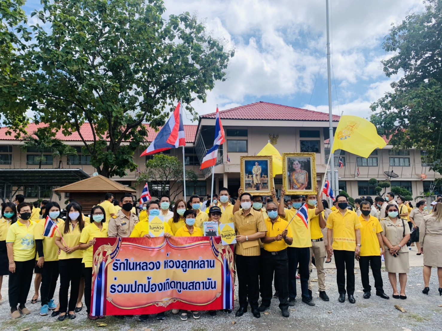 ชมรมกำนัน ผู้ใหญ่บ้าน พร้อมชมรมผู้บริหารท้องถิ่น อ.ท่าเรือ เมืองกรุงเก่า ร่วมแสดงพลังความจงรักภักดีต่อสถาบันพระมหากษัตริย์