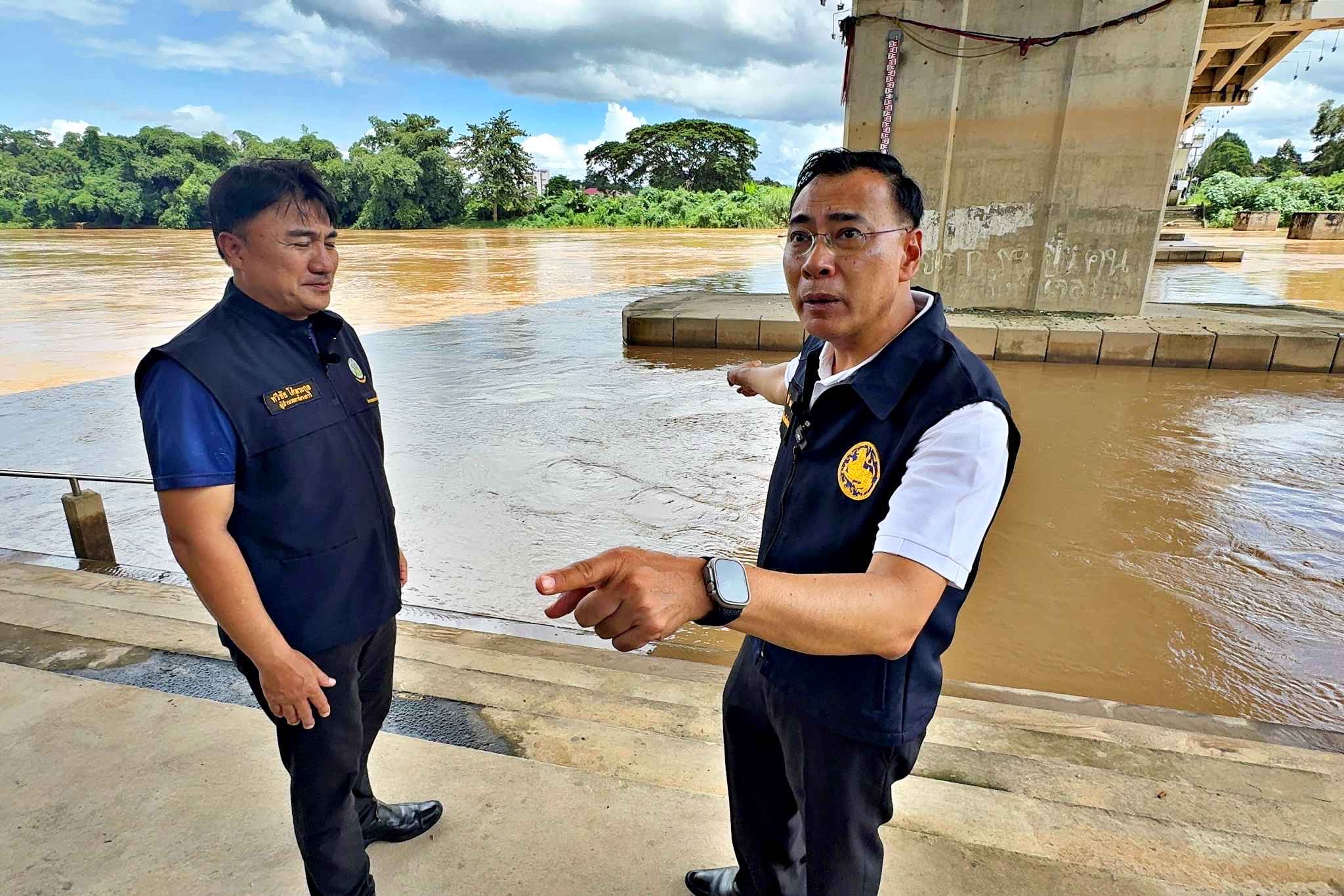 เชียงรายผู้ว่าฯพร้อมชลประทาน-ปภ. ลงพื้นที่ตรวจระดับน้ำกก พบลดลงต่อเนื่อง  เตรียมรับมือ พายุ “วิภา” เปิดบานประตูระบายน้ำทั้ง 11 บานอย่างเต็มที่