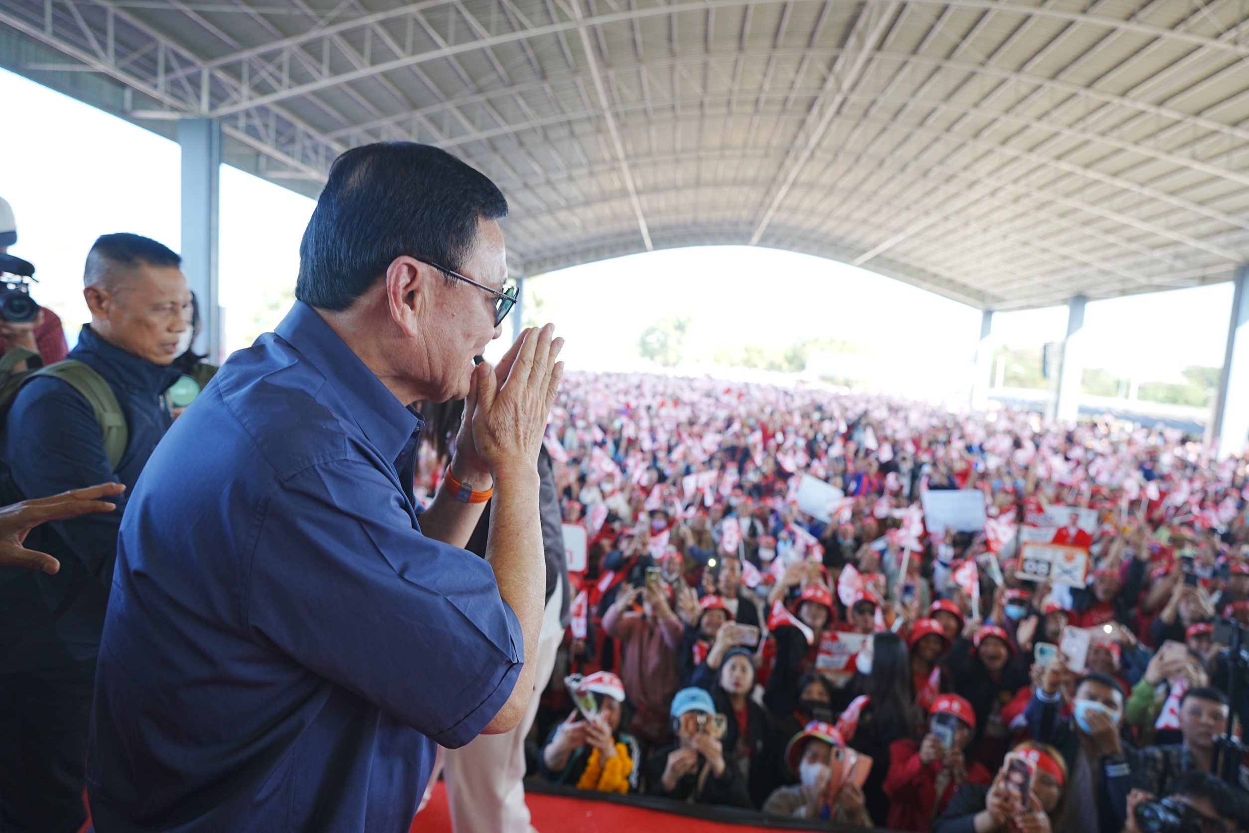 "ทักษิณ" ปิด 3 เวทีปราศรัย อ้อนชาวนครพนมบอกใช้ลูกแถมพ่อ เลือกนายกอบจ. "พท."ให้ถล่มทลาย แบบไม่เกรงใจใคร