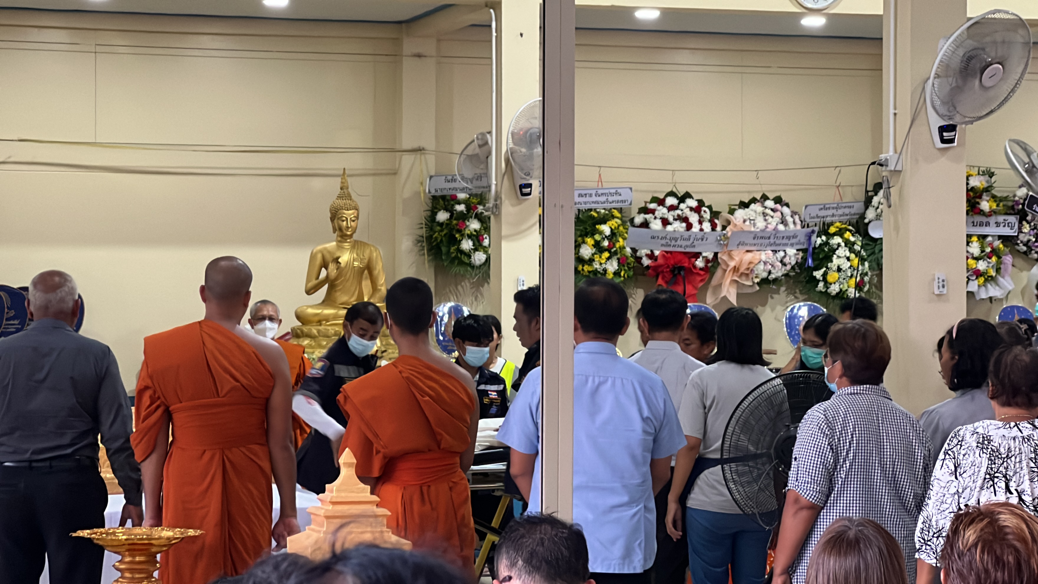 พิธีรดน้ำศพที่ถูกยิงเสียชีวิตยกครัว 4 ศพ เต็มไปด้วยความเศร้า เผาพร้อมกันเสาร์นี้