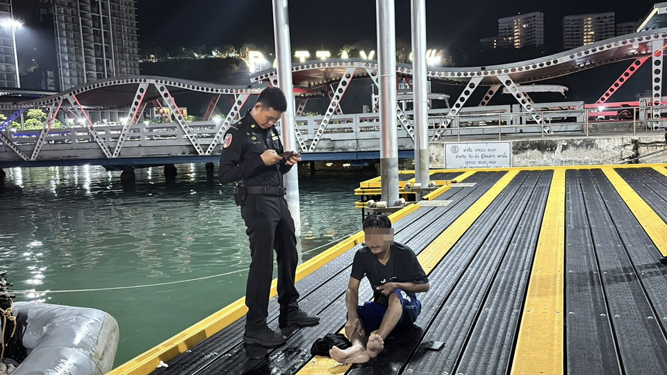 หนุ่มเมียนมาหลอนยา กระโดดสะพานแหลมบาลีฮายลงทะเล กู้ภัยพัทยาช่วยระทึก