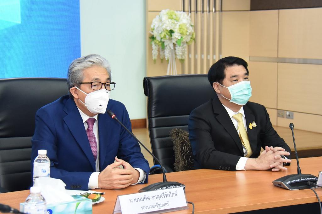 “สมคิด-สุริยะ”ถกผู้ผลิตรายใหญ่แจกหน้ากากผ้าฟรี10ล้านชิ้น-อัดเยียวยาเบรกเลิกจ้างเซ่นโควิด-19