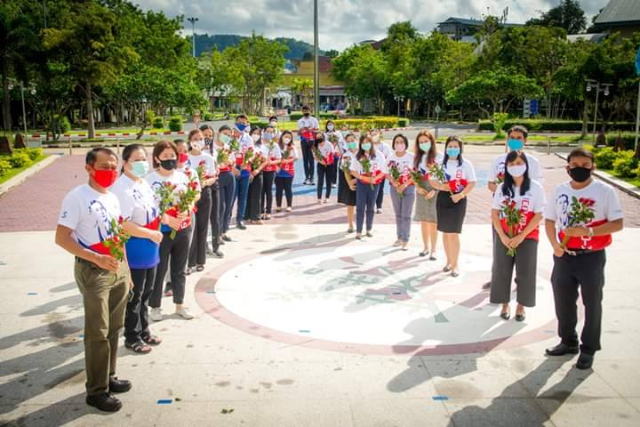 "ชาวภูเก็ต ปลื้ม"ร่วมส่งนักรบชุดขาว ขอบคุณความเสียสละ 1เดือนเต็มดูเเลผู้ป่วยโควิด 19