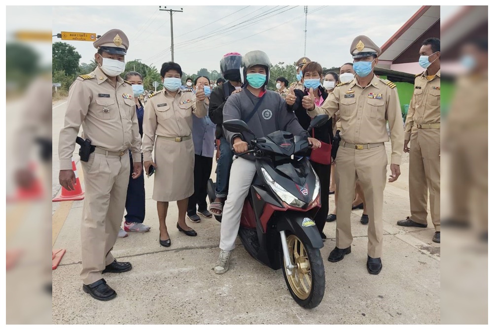 "อภิรัตน์" คุมเข้มตั้งด่านชุมชน 6 ตำบล  รณรงค์สวมหมวกนิรภัย100%