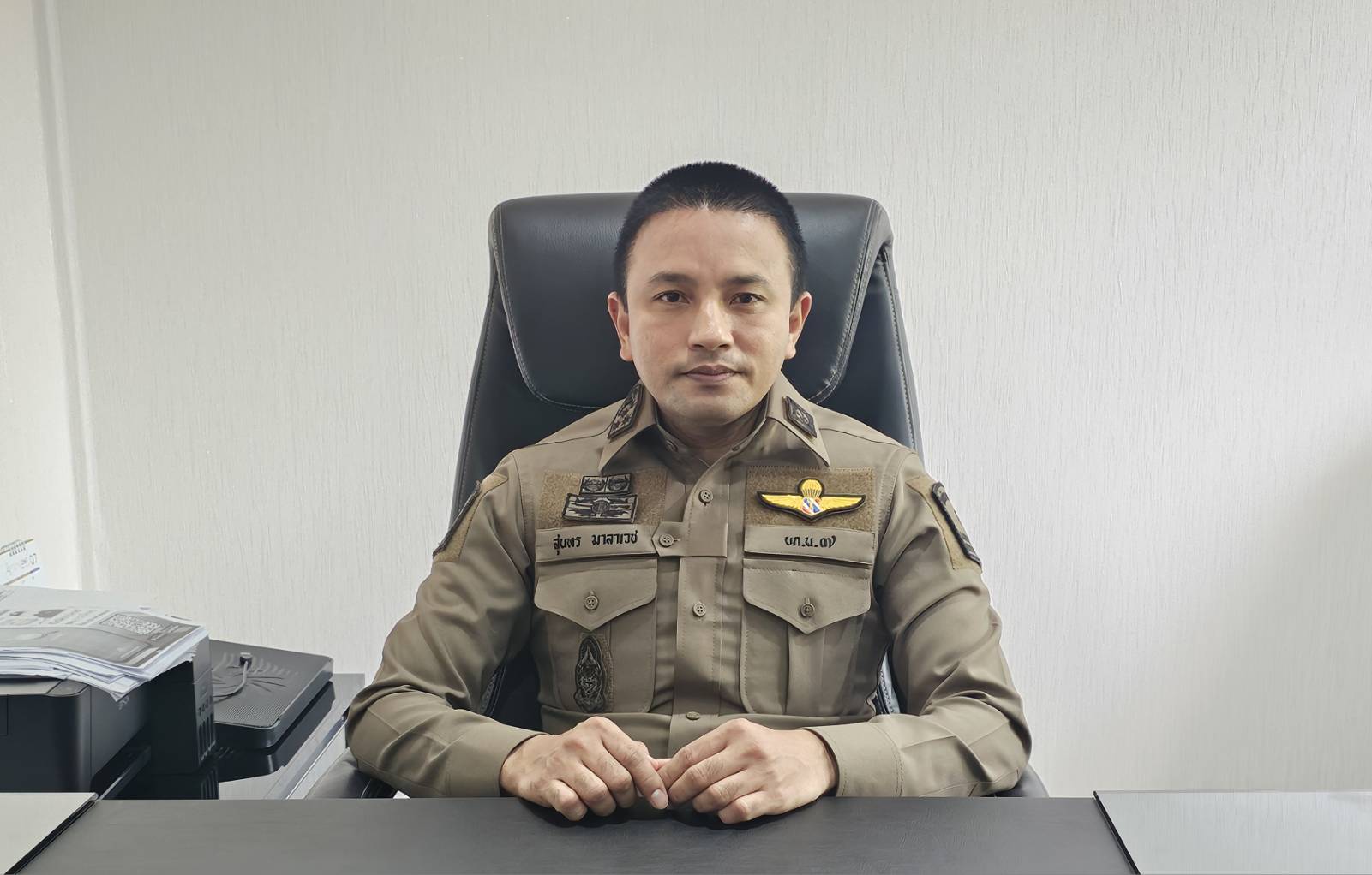 ผกก.สน.บางเสาธง "ผู้กำกับบอย" นรต.55 คุมโรงพักบางเสาธง เน้นสร้างภาพลักษณ์ตำรวจ-คืนความเป็นธรรมให้ผู้เสียหาย