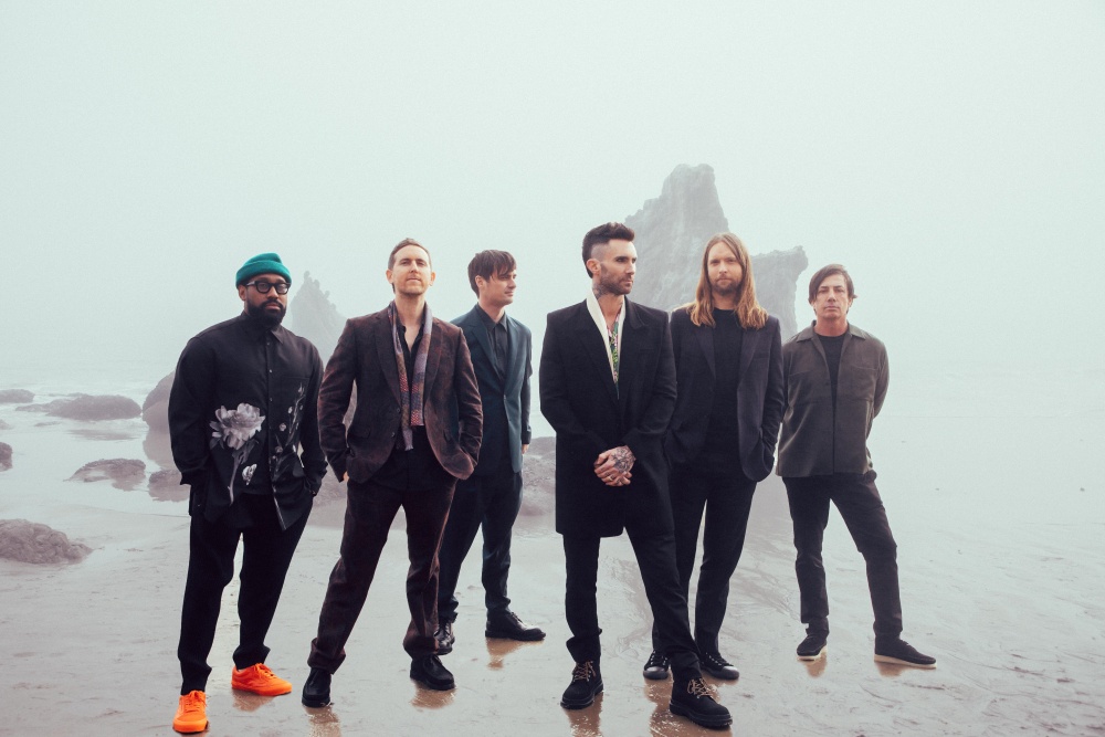 “Maroon 5” ปล่อยอัลบั้มใหม่ รำลึกถึงอดีตผู้จัดการวง ดึงทัพศิลปินในตำนาน-ซูเปอร์สตาร์ร่วมแจม