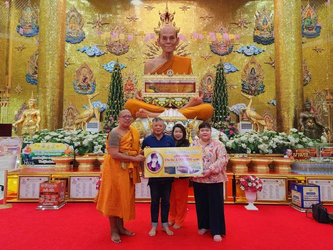 อิ๋งอ้อย นำเงินส่วนตัวอิ๋งอิ๋ง 3 ล้านบาท บริจาคช่วยหลวงพี่น้ำฝนสร้างศูนย์ไตเทียม วัดไผ่ล้อม  