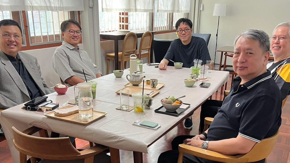 4 อดีต สส.ไทยรักไทย" รื้อฟื้นความหลัง อัปเดตการเมือง “ปิติพงศ์” ชี้อนาคตจับมือนามพรรค ปธ.หรือไม่ ให้เจ้าตัวถามเอง 