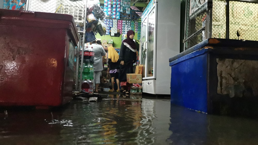 อ่วม! ปัตตานีฝนตกหนักน้ำเอ่อล้นท่วมเขตเทศบาล
