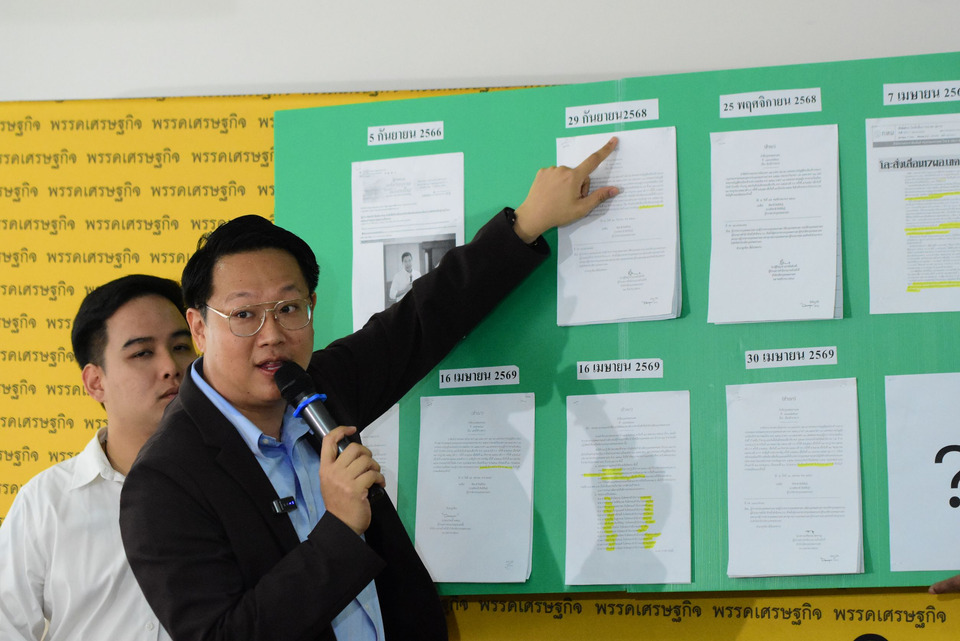 “คริส” เปิดหน้า “ระบอบอากง” แฉทุจริต กทม. เรียก 4 ล้านแลกเก้าอี้ ผอ.เขต