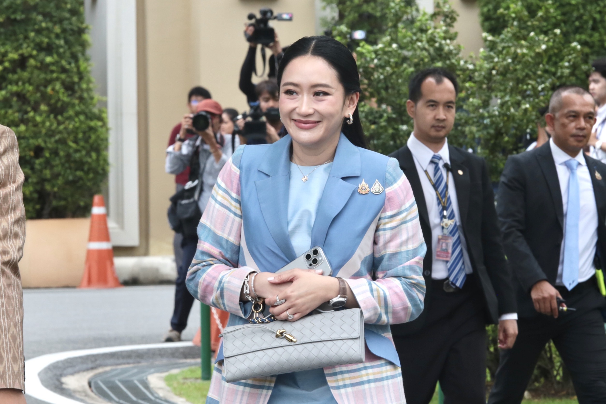 "อิ๊งค์" แชร์ธรรมะแม่ชีศันสนีย์ " ความเปลี่ยนแปลงเป็นอนิจจัง" ปัดตอบคำถามสื่อ