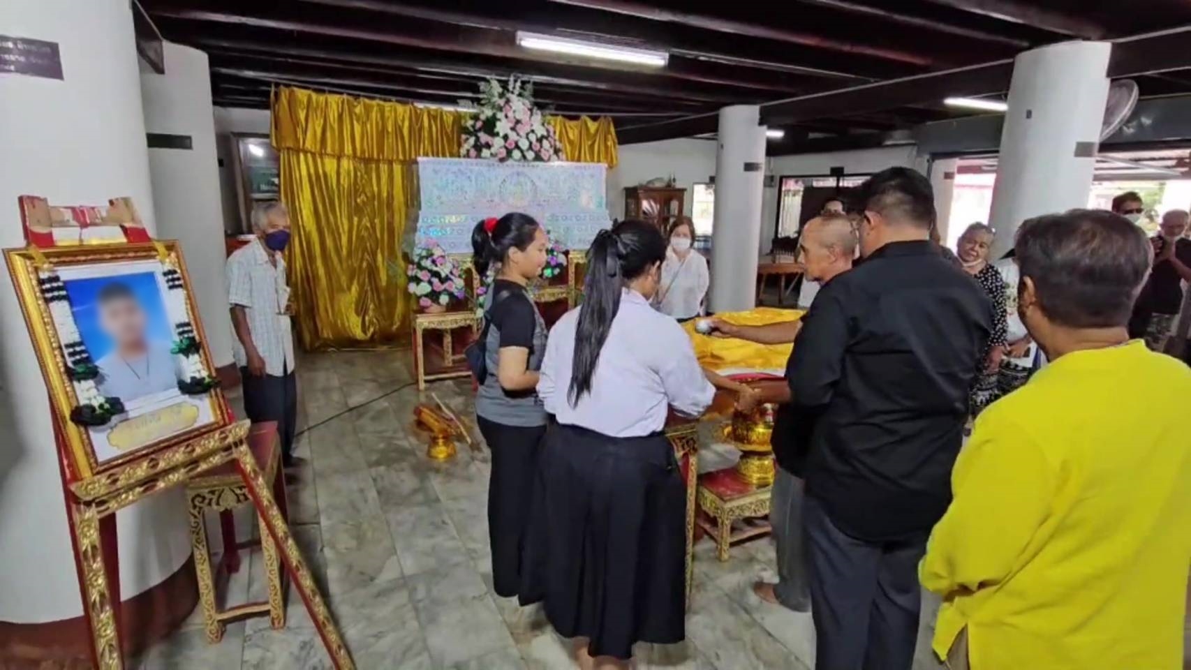 สระบุรี รดน้ำศพน้องหยกวัย 14 ปี เหยื่อฆ่าปาดคอ ญาติปล่อยโฮ 
