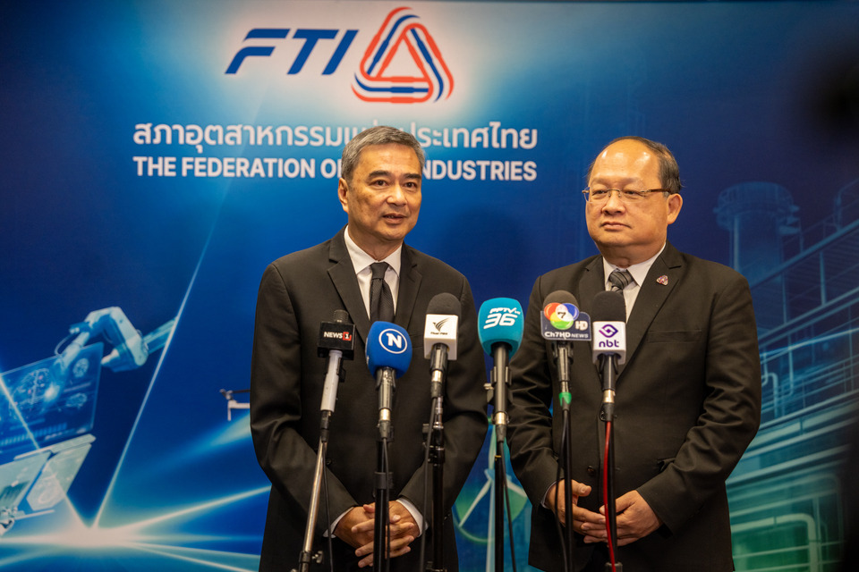 ปชป. ชวน ส.อ.ท. ผนึกกำลัง รัฐ-เอกชน-การเมือง หาแนวทางพ้น 'กับดักประชานิยม' 