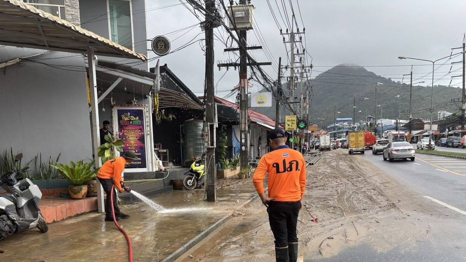ปภ.เร่งให้ความช่วยเหลือผู้ประสบภัยน้ำท่วม 15 จังหวัด เตรียมพร้อมรับมือฝนภาคใต้เต็มกำลัง