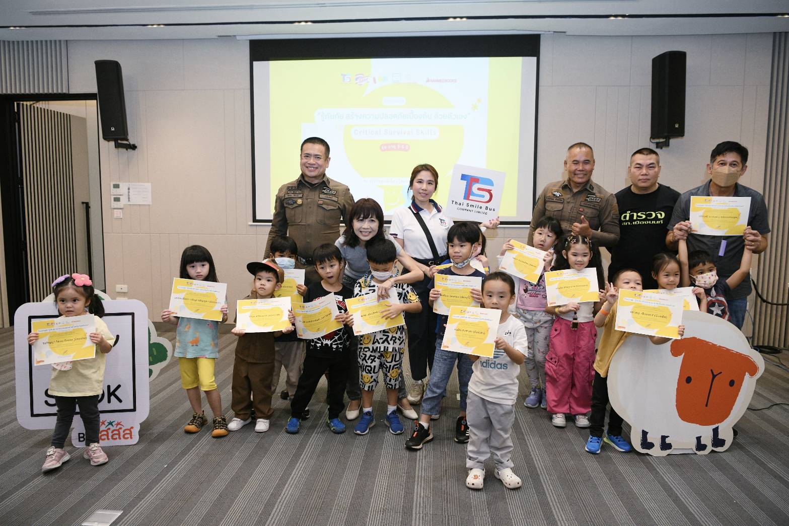  สสส. - ตร. - ไทย สมายล์ บัส - ภาคี สานพลัง จัดค่ายปิดเทอม “Critical Survival Skills”