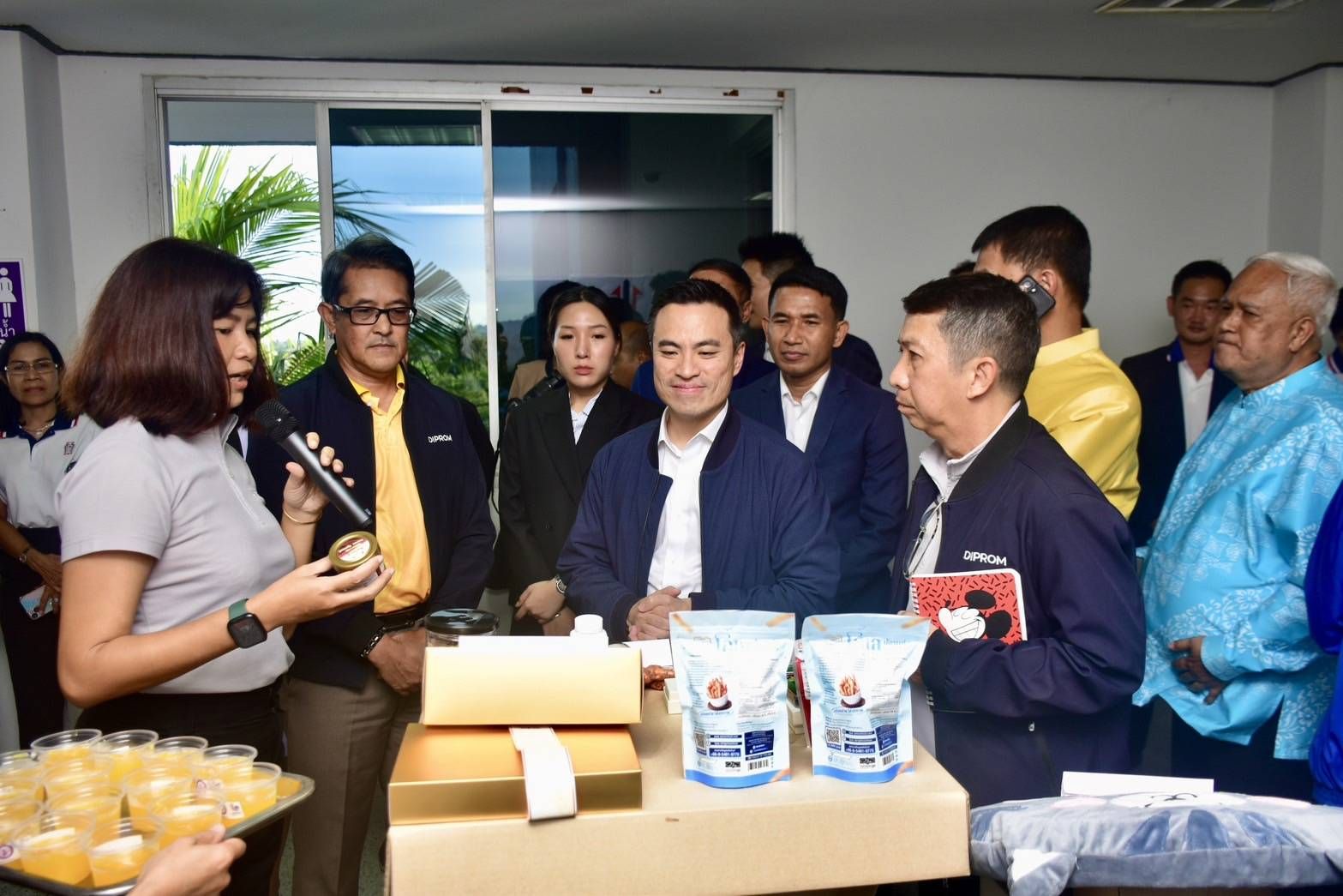 "เอกนัฏ" ล่องใต้ลงพื้นที่สุราษฎร์ฯมอบนโยบายปฏิรูปอุตฯ สั่ง “ดีพร้อม” ดึงลงทุนต่างชาติขับเคลื่อน SMEs สู่ความยั่งยืนด้วย BCG