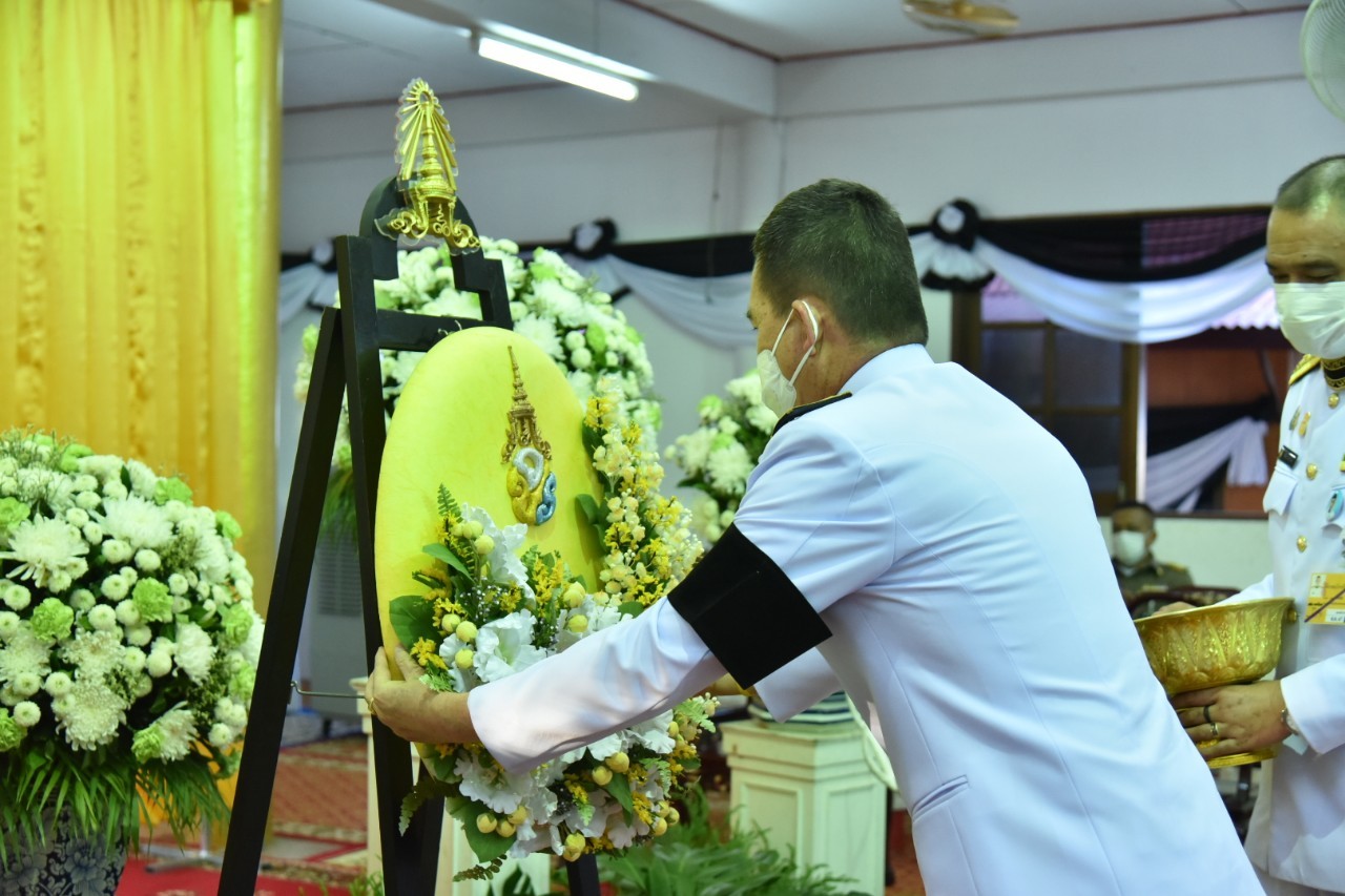  ผู้ว่าฯฉะเชิงเทรา เชิญพวงมาลาพระราชทานวางหน้าหีบศพ พระครูศุภมงคล