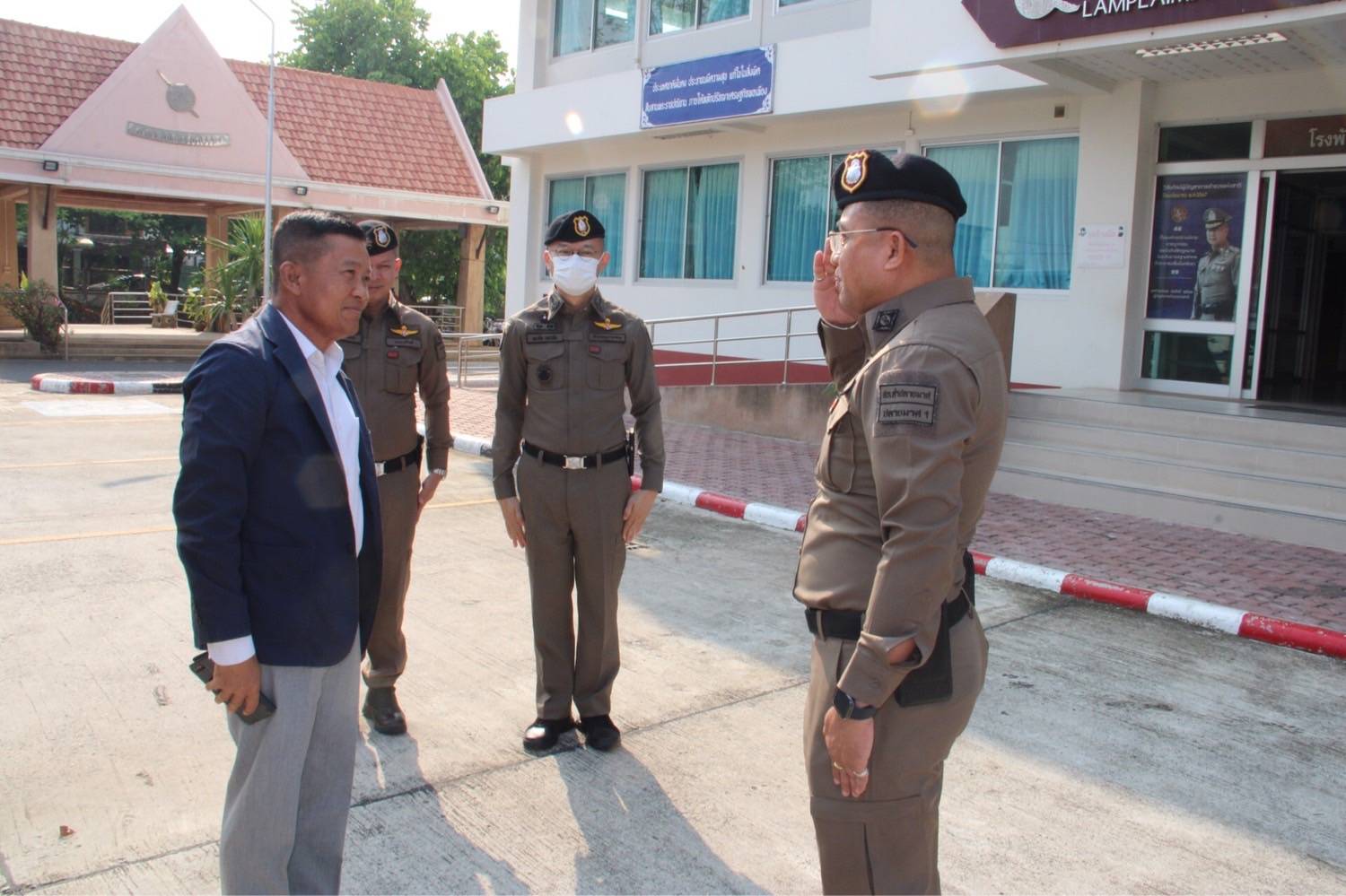 “อนันต์ ศรีหิรัญ” ตรวจเยี่ยมปฏิบัติงานป้องกันปราบปรามฯโรงพักลำปลายมาศ เน้นย้ำป้องกัน แก้ไขปัญหาแข่งรถในทาง