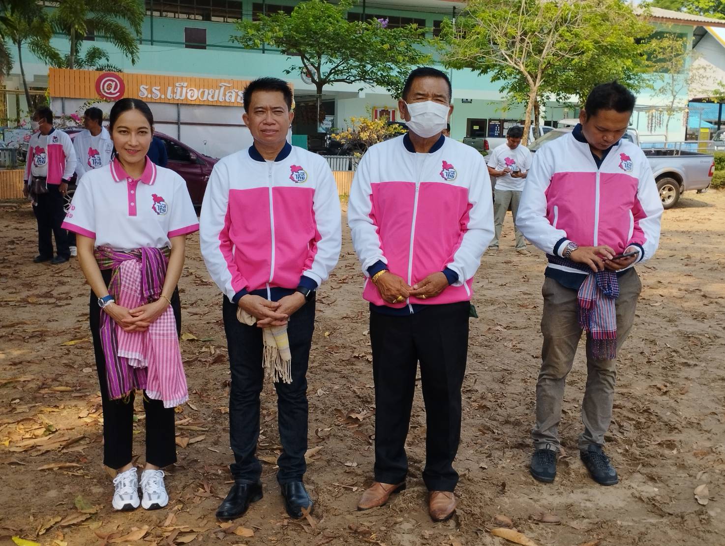 กรรมการบริหารพรรคชาติไทยพัฒนาควงภรรยาหาเสียงช่วยผู้สมัครเขต 1 ยโสธร