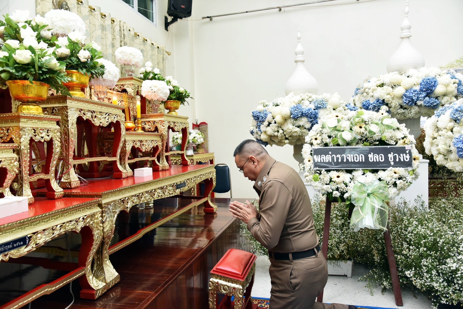 ผู้ช่วย ผบ.ตร. ผบช.ภ.7 ร่วมไว้อาลัย พิธีสวดพระอภิธรรมศพ ผบก.ภ.จว.สมุทรสาคร 