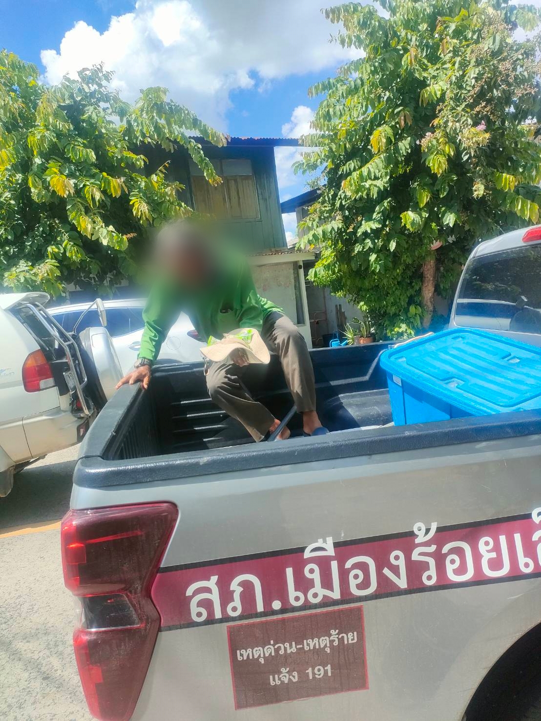 ตำรวจสภ.เมืองร้อยเอ็ดช่วยเหลือผู้ป่วยจิตเวชส่งชายเดินเท้ากลับบ้าน