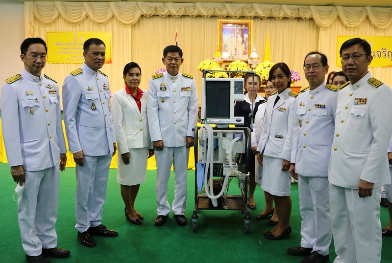 ในหลวงพระราชทานเครื่องช่วยหายใจให้กับรพ.พิจิตรสู้ภัยโควิด19