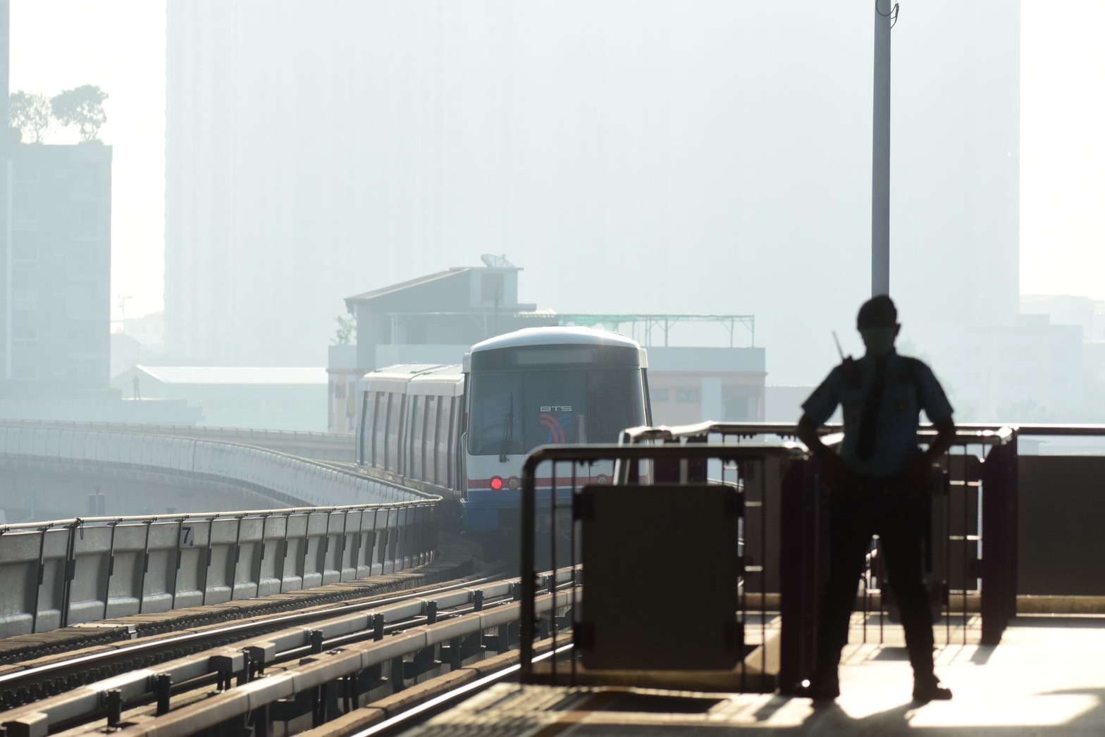 กทม. เตือน! พื้นที่เฝ้าระวัง 14 เม.ย. ค่า "PM 2.5" อยู่ในระดับสีเหลือง 9 พื้นที่