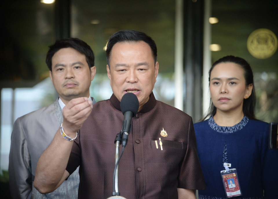 “อนุทิน” บอกยกฎีกา “ทักษิณ” เกิดสมัย “ทวี” ไม่เกี่ยวรัฐบาลนี้ โยนถาม ยธ. ปมย้าย ขรก. ยัน ไม่ล้วงลูก
