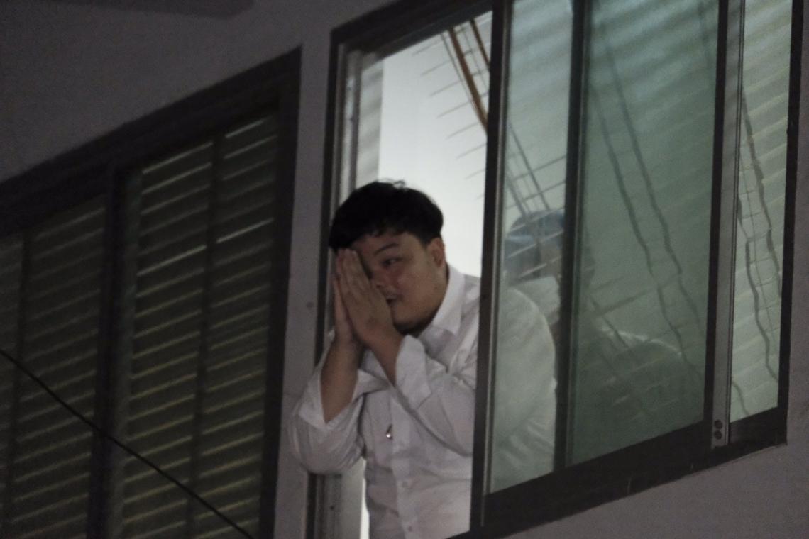ตร.คุมตัว "เพนกวิน" ฝากขังศาลอาญาแล้วแจ้ง 10 ข้อหา-ไม่ค้านประกัน-หมายค้นห้องพักย่านรังสิต หาหลักฐานเพิ่ม 