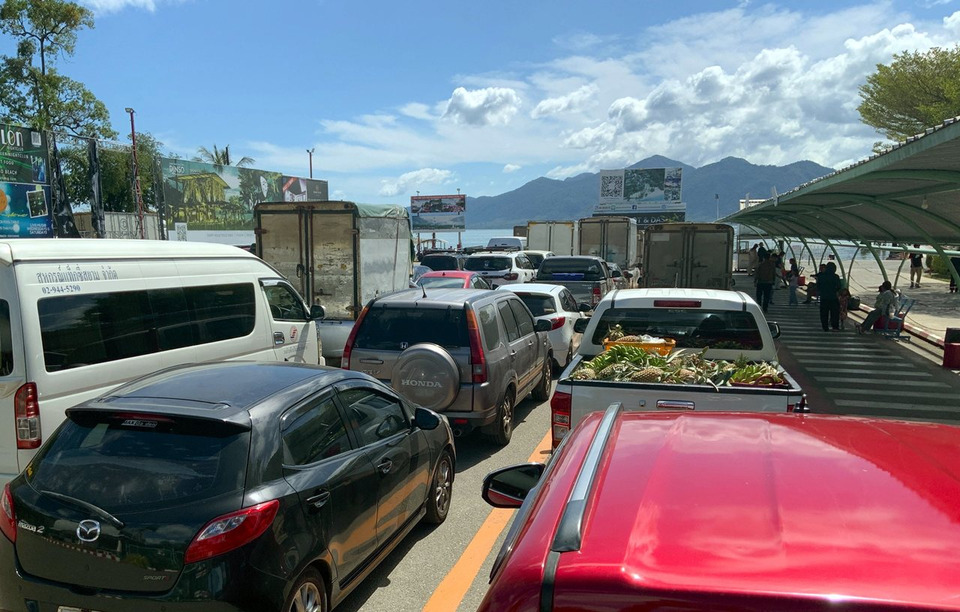 หยุดยาววันพ่อ! นักท่องเที่ยวทะลักตราดวันแรกเกือบหมื่น แห่เที่ยวเกาะช้าง–เกาะกูด–เกาะหมาก