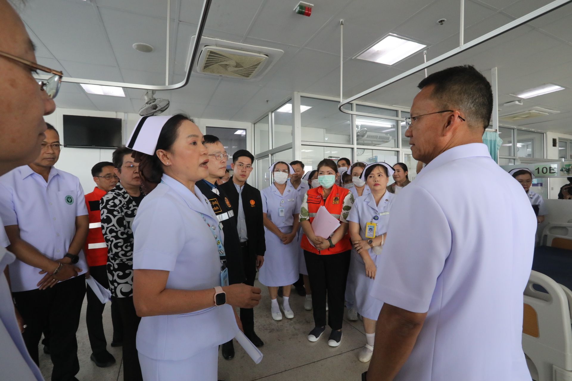 “สมศักดิ์”ลงพื้นที่ตรวจเยี่ยม รพ.อุตรดิตถ์ หลังพายุฤดูร้อนถล่มยับ