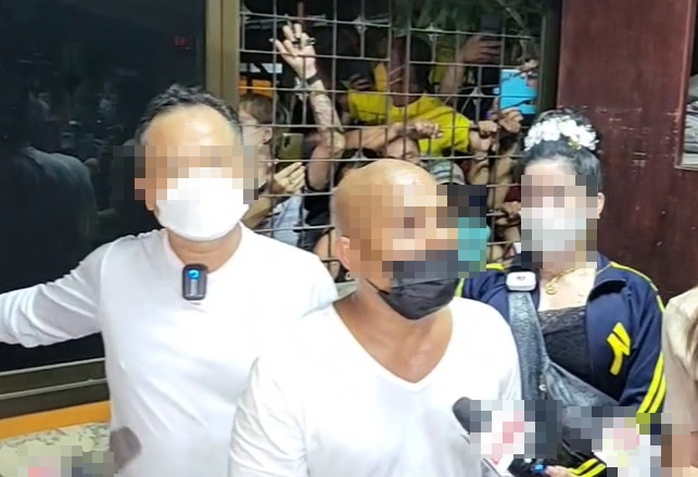 'หมอปลา'บุกจับเจ้าอาวาสวัดบางหญ้าแพรก  หลังชาวบ้านร้องเรียนพาสีกาเข้ากุฏิ (มีคลิป)