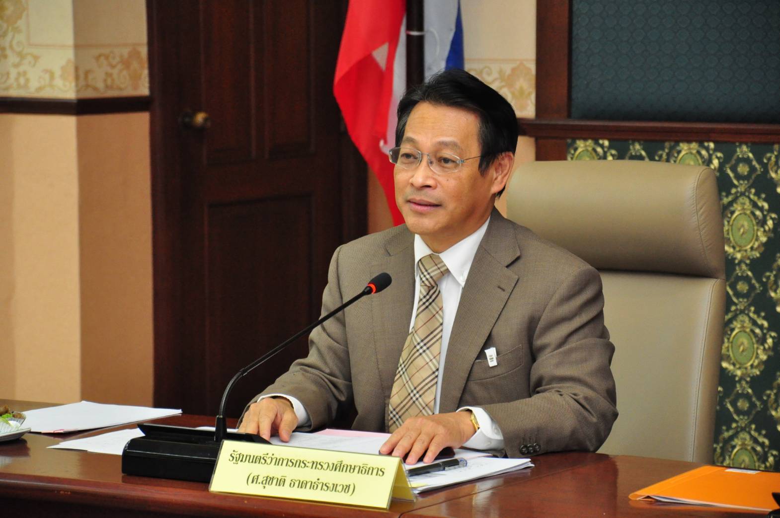 "อดีตรมว.คลัง"ประณามรัฐบาลสลายการชุมนุม "นร.-นักศึกษา" เกินกว่าเหตุ 