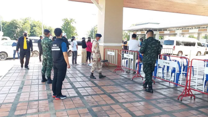 ตั้งจุดคัดกรองคนไทยเดินทางกลับเมียนมาก่อนนำกักตัวเฝ้าระวังเชื้อไวรัส โควิด - 19 