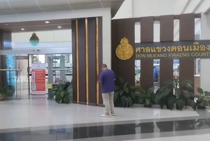 ตำรวจนำตัว มือตบทนายธรรมราช ฟ้องศาลแขวงพระนครเหนือ ทนายธรรมราช ลั่น! แจ้งความกลับ 