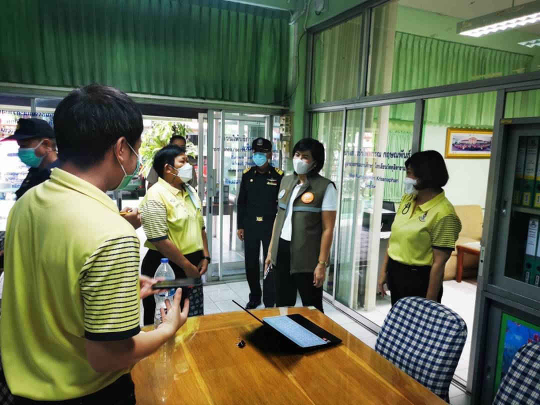 "ผอ.เขตบางกอกน้อย"พร้อมคณะผู้บริหารเขต ลงพื้นที่ตรวจเยี่ยมโรงเรียนในสังกัด