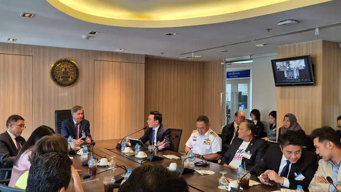 "สุริยะ" ผนึกทุกสายการบินสัญชาติไทย เพิ่มที่นั่งรับคนไทยกลับประเทศ สั่งทุกหน่วยเตรียมพร้อม 24 ชม.