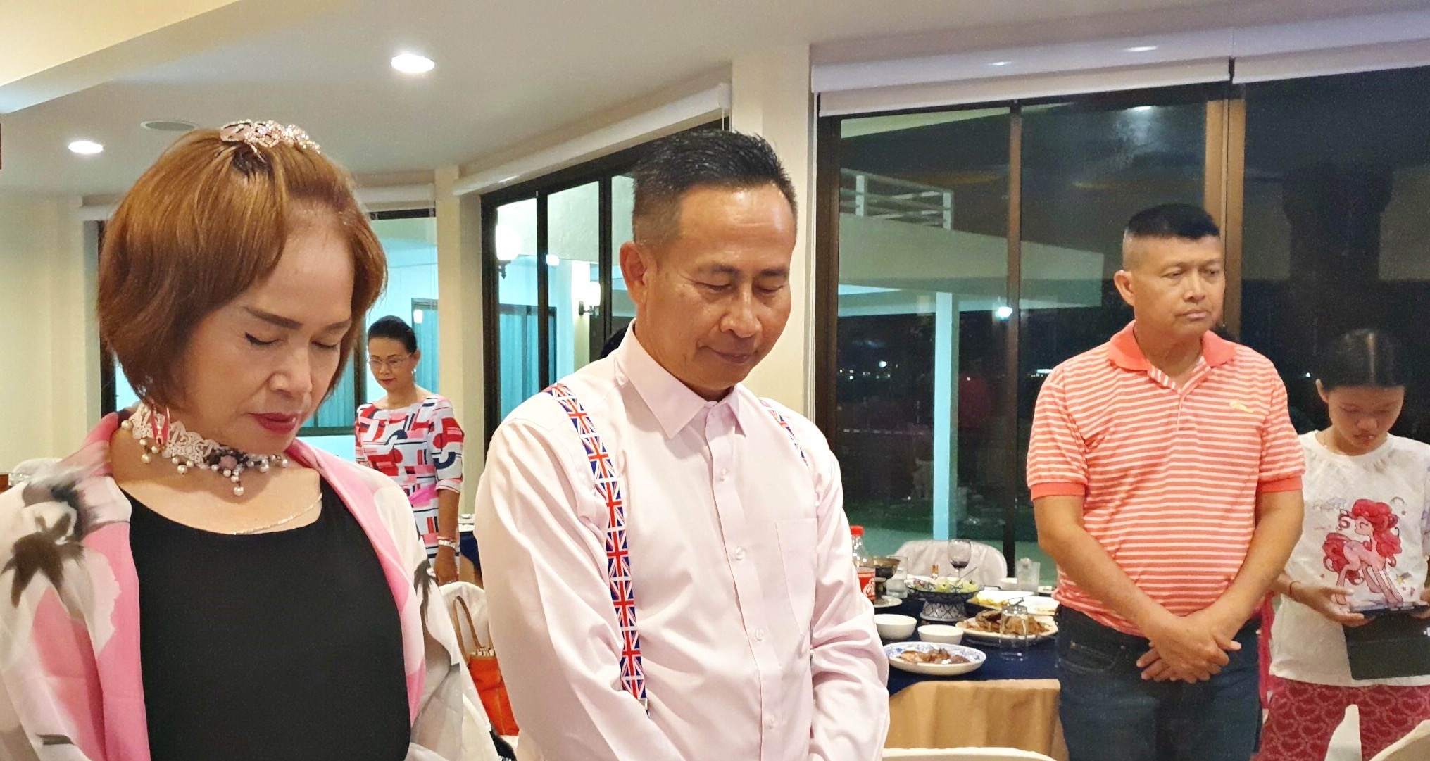 "ชมรมวรรณศิลป์ไม่สิ้นสายสัตหีบจิตอาสา" ร่วมไว้อาลัย "สุเทพ วงคำแหง" ศิลปินแห่งชาติ
