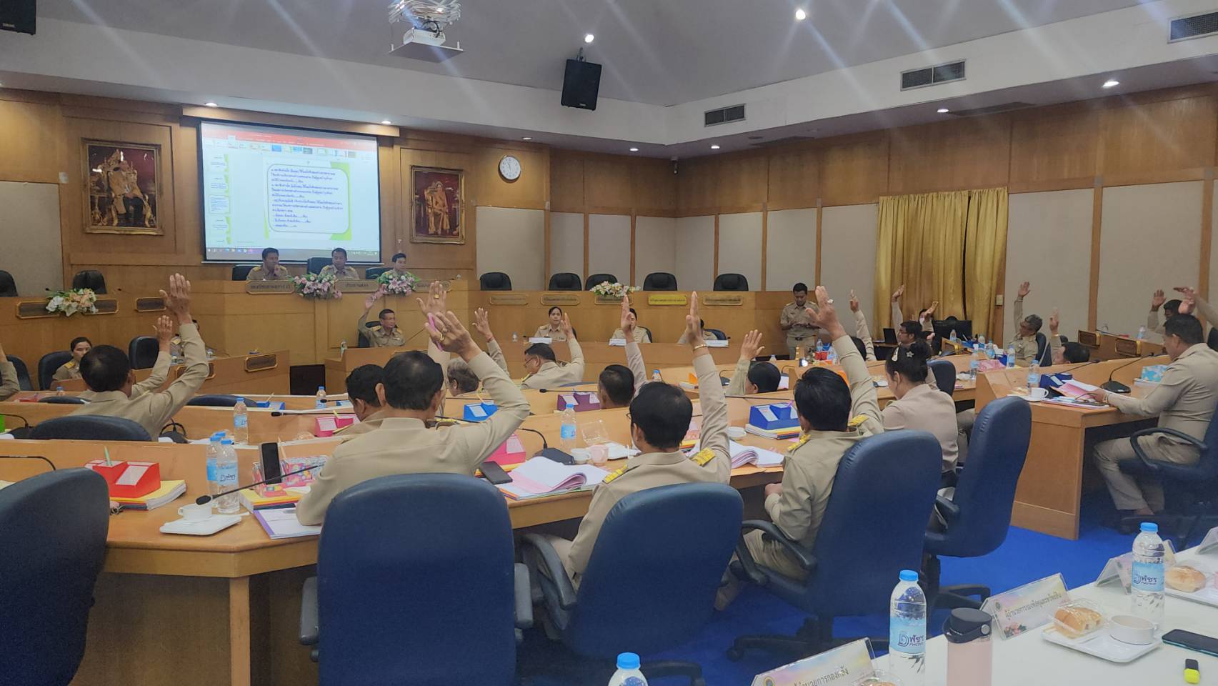 สภาอบจ.ปทุมธานีระชุมสภาติดตามรายงานการเสนอร่างข้อบัญญัติงบประมาณรายจ่ายประจำปีงบประมาณ 2568