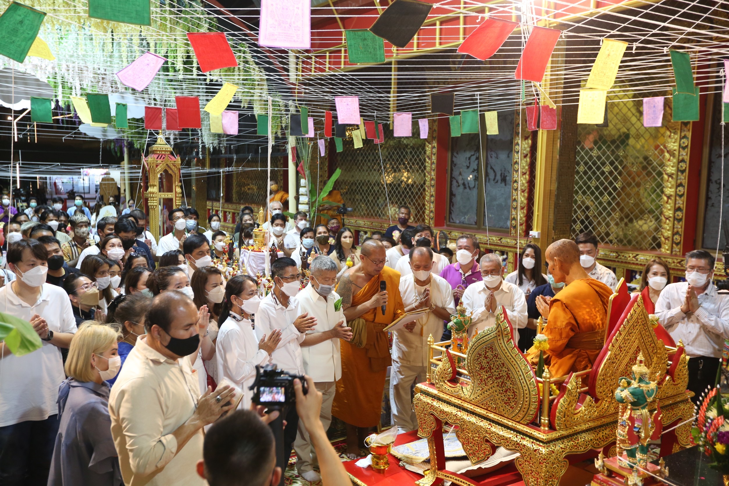 ‘หลวงพี่น้ำฝน’ จัดพิธีมหาพุทธาภิเษก 4 มงคลใหญ่ คอหวย สายมู ไม่พลาดตามหาเลขเด็ดอ่างน้ำมนต์
