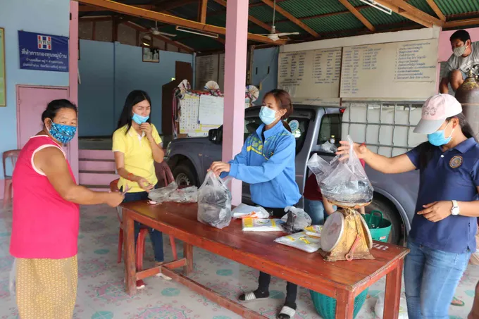 เกษตรกรผู้เลี้ยงปลานิลกระทบหนัก หลังพิษโควิด-19  สั่งงดสงกรานต์  ทำยอดขายปลาสดชะงัก 