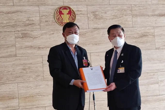 "นายกเทศมนตรีตำบลสตึก" บุกสภาร้อง"เสรีพิศุทธ์" ตรวจสอบปมทุจริตของจนท.ตั้งแต่ปี 61 ไม่คืบ 