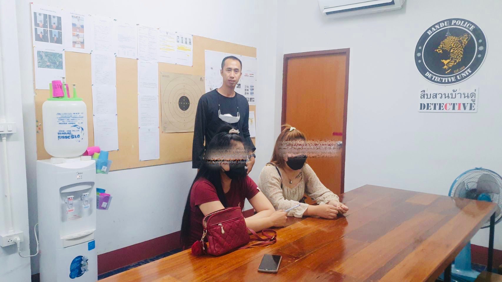 เชียงราย รวบสองสาวใช้เอกสารปลอมใส่วิกปิดบังใบหน้า ก่อนเชิดรถขายชายแดน คาดทำเป็นขบวนการ